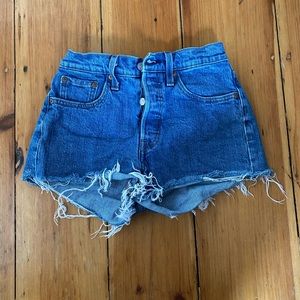 Levi’s 501 high-waisted shorts 24